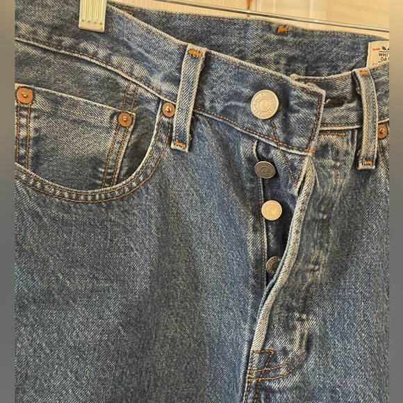 Levi’s Straight Leg, High-waisted Mom Jeans - Picture 2 of 6